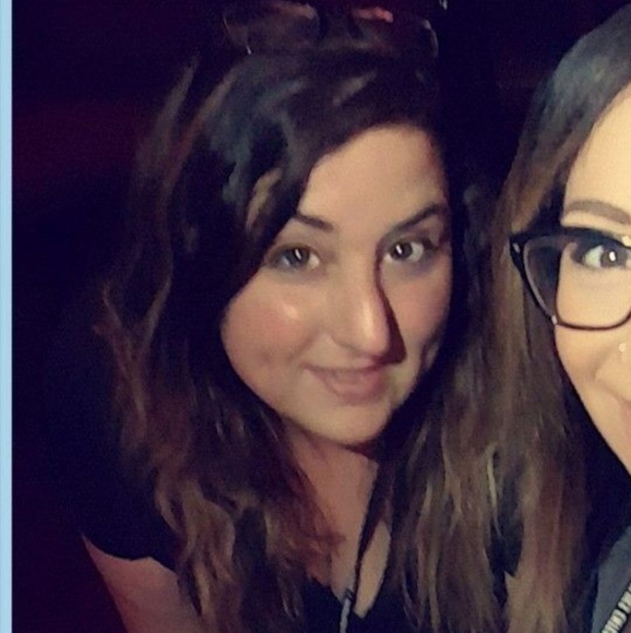 Meet your Posher, Christina - Picture 3 of 3